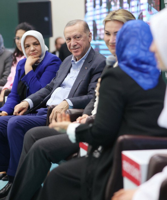 Başkan Erdoğan Denizli'de kadın işçilerle bir araya geldi! 'Kadınların iş gücüne katılımında cumhuriyet rekoru kırıldı'
